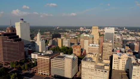 Aerial-Pan-of-Downtown-Memphis-in-the-Afternoon-Sun