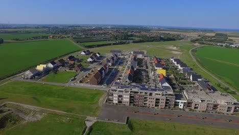 Luftaufnahmen-Eines-Neuen-Nachbarschafts-Nahe-Dem-Meer-In-Kruiningen,-Niederlande