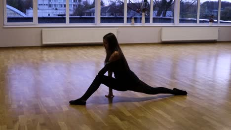 Female-dancer-stretching-before-dancing