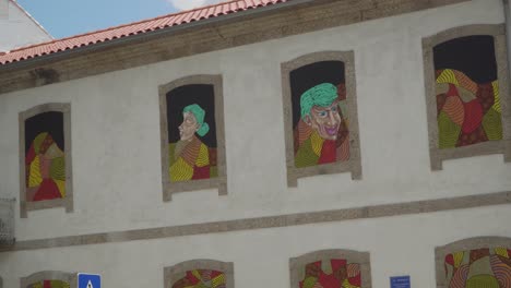 "O-Manto",-colorful-street-art-graffiti-made-by-Ricardo-Miranda-and-Joana-Brito-in-"A-casa-ao-Lado",-Famalicão,-Portugal