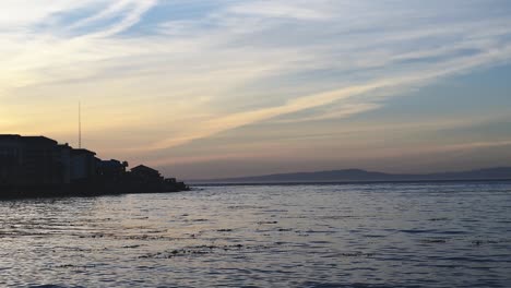 Sonnenuntergang,-Monterey-Bay,-Pier-Der-Küstenwache,-Schöner-Sommertag
