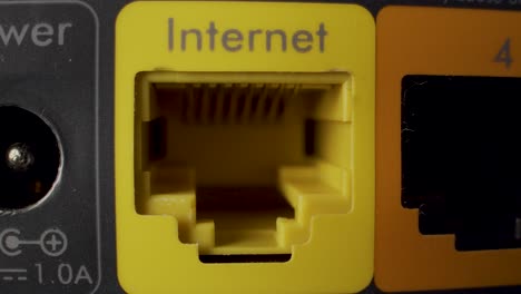 Makroaufnahme-Eines-Ethernet-Ports-An-Einem-Router