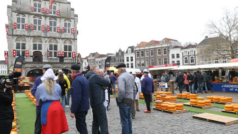 Turists-walking-on-square-in-Gouda-town-while-cheese-fair