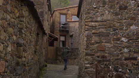 Traditionelle-Schieferhäuser-Des-Dorfes-Gondramaz-In-Portugal