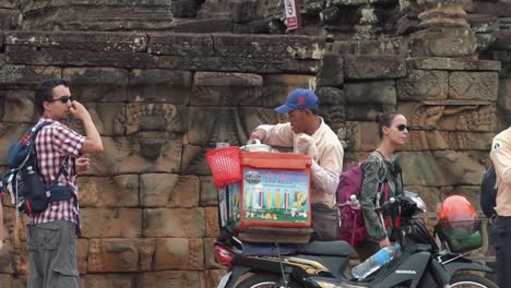 Vendor-Selling-Ice-Pops-at-Angkor-Wat