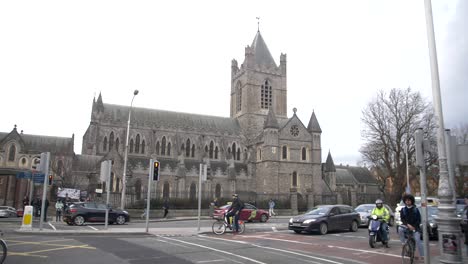 Traffic-in-front-of-Christ-church-cathedral-in-Dublin-in-march