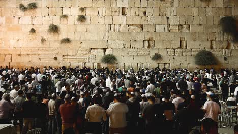 Menschen-Beten-Zur-Jerusalemer-Westmauer