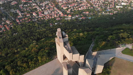Aerial-drone-shot-of-the-Founders-of-the-Bulgarian-State-monument-overlooking-the-city-of-Shumen,-Bulgaria