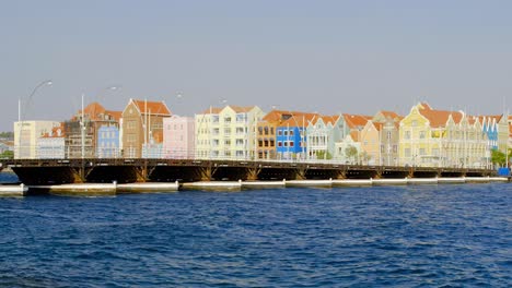 Floating-Bridge-And-Colorful-Buildings-In-Punda,-Willemstad,-Curacao