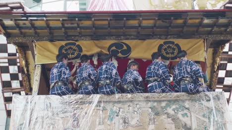 Traditioneller-Festwagen-Während-Yoiyama-Beim-Gion-Matsuri-Festival-In-Kyoto,-Japan
