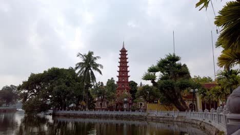 Tran-Quoc-pagoda-constructed-in-the-sixth-century-oldest-Buddhist-temple-in-the-city,-Wide-handheld-shot