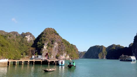Viet-Hai-Harbor-with-ferry-boat-arriving-on-the-island's-east-side,-Pan-left-shot
