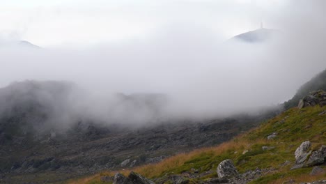 Heavy-fog-covering-the-mountain-top-and-slowly-covering-the-mountainside