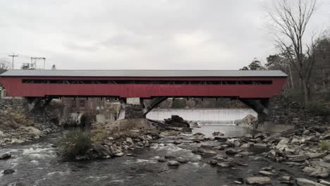 Aerial-Zoom-In-The-Taftsville-Covered-Bridge-Over-The-Ottauquechee-River