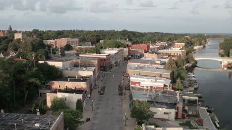 Manistee,-Michigan-downtown-skyline-with-drone-video-low-moving-forward