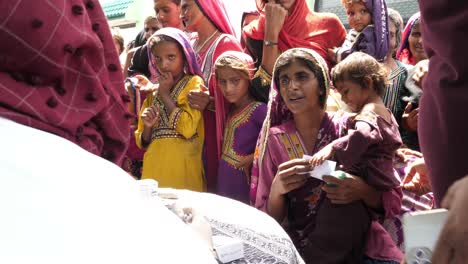 Mother-With-Child-Talking-To-Aid-Doctor-At-Flood-Relief-Camp-In-Sindh,-Pakistan