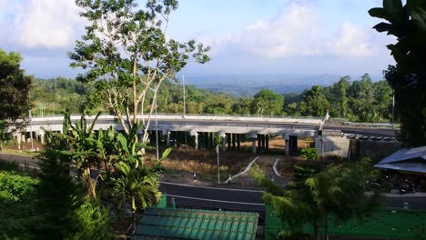 Autopista-En-Bedugul-Desde-Arriba-De-La-Villa,-Bali,-07-De-Noviembre-De-2020