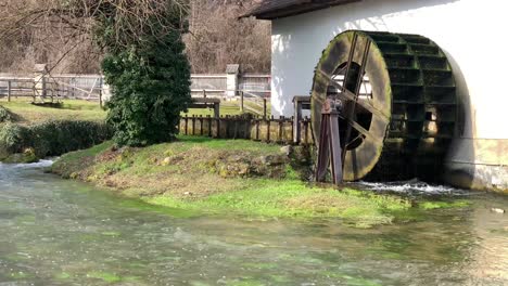Working-wooden-mill-on-the-river