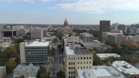 Luftaufnahme-Des-Hauptstadtgebäudes-In-Der-Innenstadt-Von-Austin,-Texas