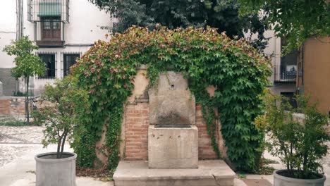 Dolly-movement-with-a-pretty-Spanish-fountain-in-the-center