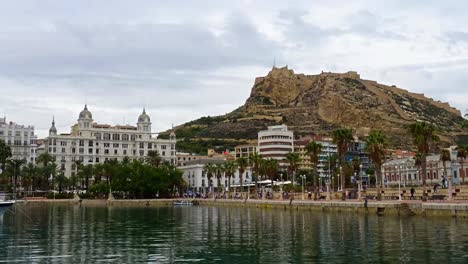 TIME-LAPSE-at-the-marina-of-Alicante,-Spain,-on-a-cloudy-day