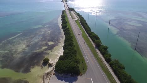 Aerial-footage-of-the-overseas-highway-in-the-Florida-keys