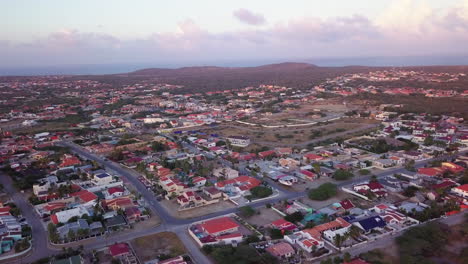 Carreteras-Y-Casas-En-El-Extremo-Noreste-De-La-Isla-De-Aruba