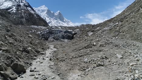 Gomukh-Uttarakhand,-Indien,-Liegt-18-Km-Von-Gangotri-Entfernt-Am-Fuße-Der-Hügel-Von-Bhagirathi-Auf-Einer-Höhe-Von-4255-M