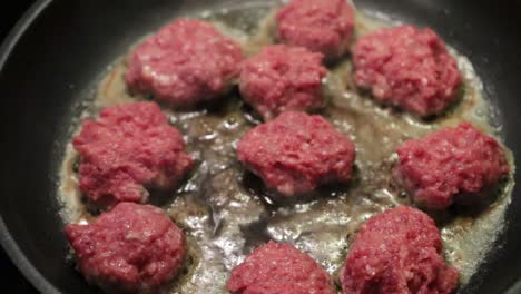 cook-meatballs-in-frying-pan