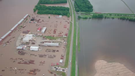 Negocio-Bajo-El-Agua-Inundaciones-Históricas-Río-Arkansas-2019