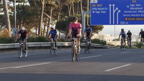 Radfahrer-Nach-Dem-Aufstieg-Auf-Die-Krankenhausbiegung-Während-Der-Kapstadt-Radtour