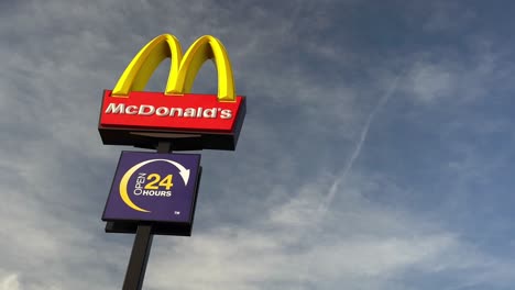 The-famous-Golden-Arches-sign-of-McDonalds,-now-open-24-hours-a-day-serving-fast-food-in-the-city-centre