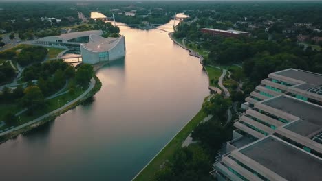 Aerial-drone-shot-of-the-Arkansas-river-in-Wichita,-KS