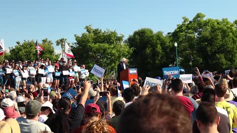 Alrededor-De-2500-Personas-Se-Reunieron-Para-El-Mitin-Político-De-Bernie-Sanders-En-San-Jose,-Ca-En-Guadalupe-River-East-Arena-Green