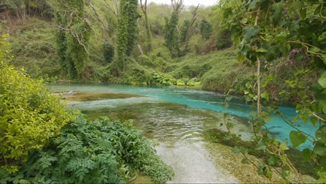 Manantial-De-Agua,-Agua-Azul-En-Ojo-Azul-Cerca-De-Sarande-En-Albania,-Lugares-Cinematográficos