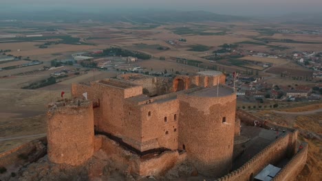 Aerial-shot-moving-backwards-from-Consuegra´s-castle-in-Spain