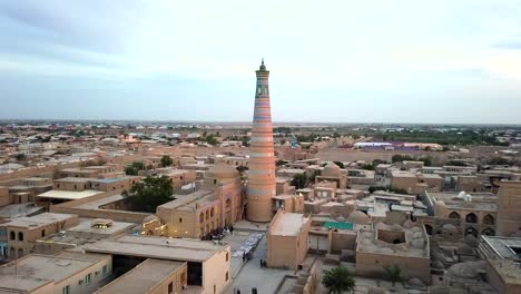 Horizonte-De-Khiva-Visto-Desde-El-Minarete-Al-Atardecer