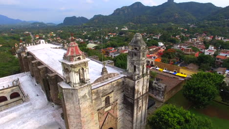 Vista-Superior-De-La-Iglesia-De-Tepoztán-Morelos-México
