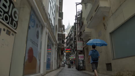 Time-lapse-of-old-narrow-street-in-Macau-with-people-and-tourists-passing-by,-Macau-SAR,-China