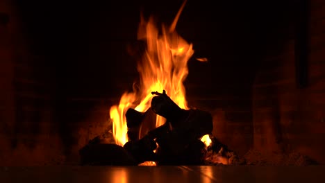 Plan-of-a-fireplace-where-wood-burns-to-make-fire-and-heat-the-home,-magic-and-hypnosis-of-the-flames-in-the-eye