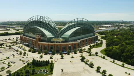Aerial-Diagonal-Push-in-towards-Miller-Park,-home-of-the-Milwaukee-Brewers-[4k
