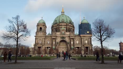Hyperlapse-of-historic-Berlin-Cathedral-in-winter-on-Museum-Island
