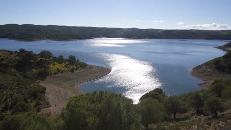 Barragem-de-Odeleite-Dam-reservoir-in-Alentejo,-Portugal