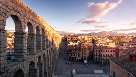 Zeitraffer-Des-Sonnenuntergangs-Im-Aquädukt-Von-Segovia,-Spanien