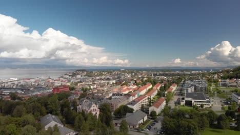 Aerial-look-of-the-east-side-of-Trondheim,-jib-up