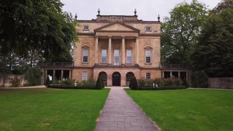A-crane-up-from-the-gate-sign-to-the-front-exterior-of-the-Holburne-Museum-in-Bath,-UK
