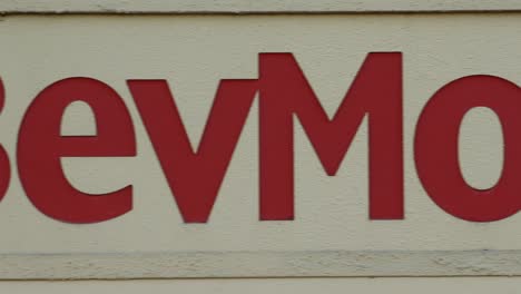 BevMo-Liquor-Store-Pan-Across-Sign-Letters