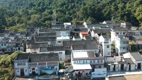 Luftaufnahme-Wide-Dolly-Im-Ummauerten-Dorf-Lai-Chi-Wo,-Hongkong