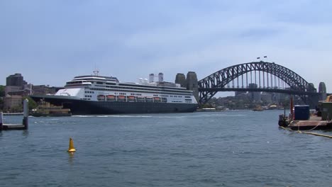 Cruise-ship-docked,Sydney-Harbor-Bridge,-one-of-the-landmarks-of-Sydney,-Australia
