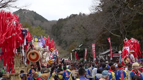 Crowds-at-Sagicho-Matsuri,-festival-of-Shiga